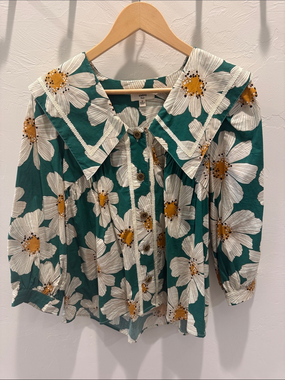 entro Green Floral Blouse with White Daisy Print